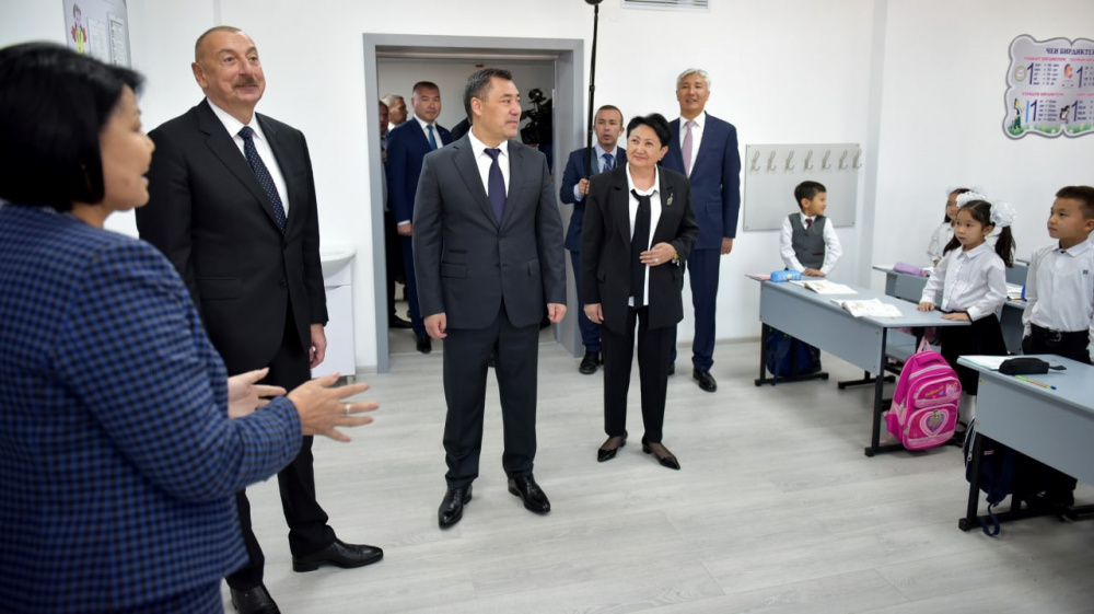 Новая школа, которую открывали Садыр Жапаров и Ильхам Алиев, не работает. Почему?