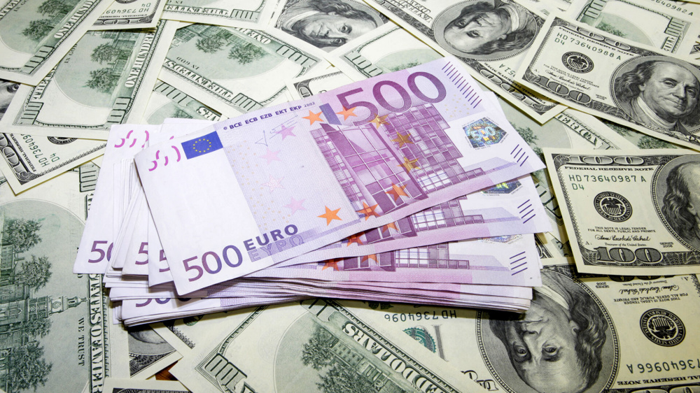 Валюта в коммерческих банках 29 ноября: евро и рубль растут