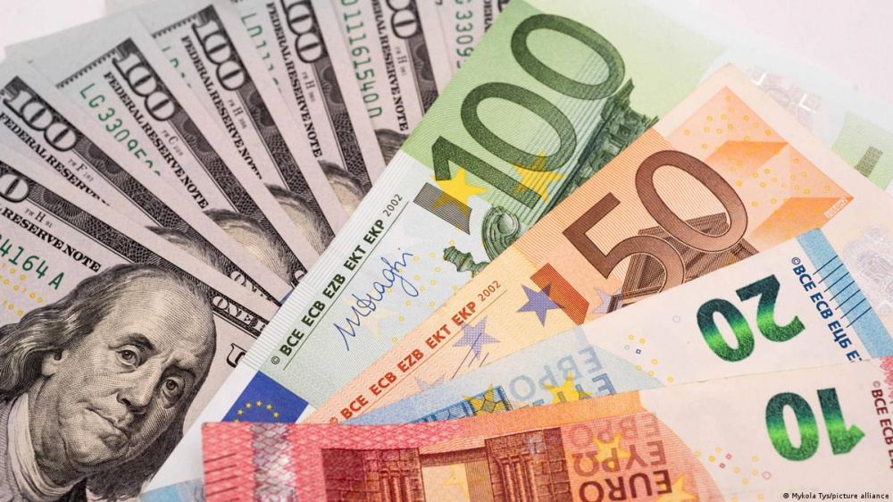 Валюта в коммерческих банках 5 декабря: евро растет, рубль падает