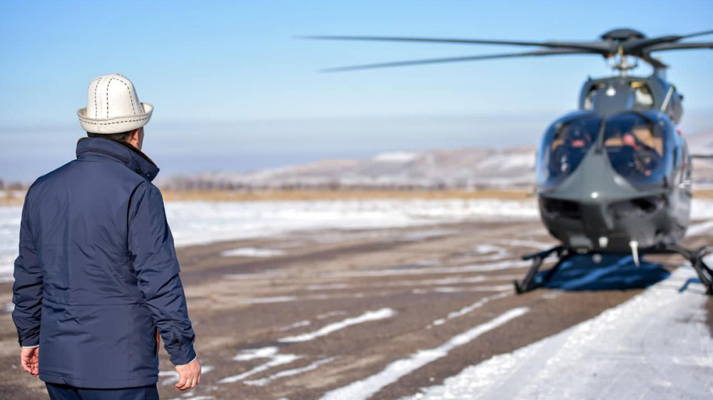 Кыргызстан приобрел вертолет Airbus H145. Садыр Жапаров, естественно, полетал на нем