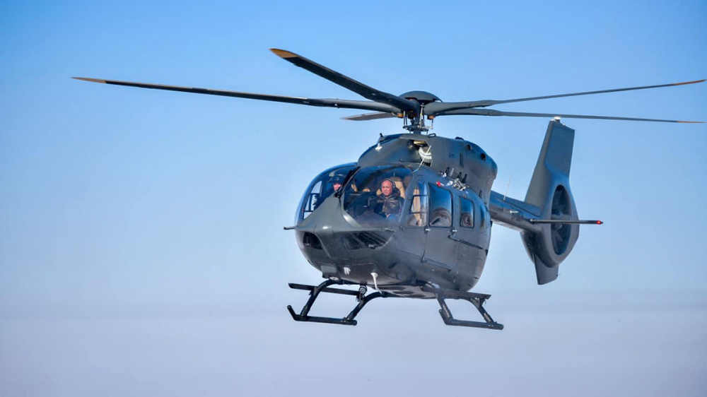 Как Садыр Жапаров тестировал новый вертолет Airbus H145. Видео
