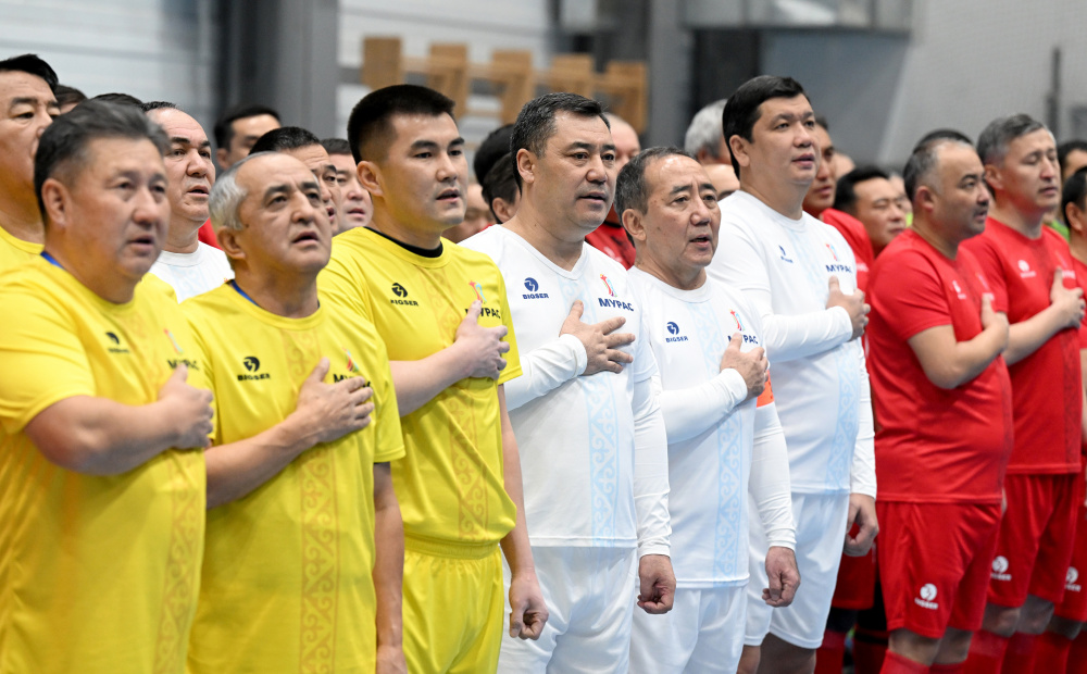 В Бишкеке начался футбольный турнир с участием Садыра Жапарова. Фото