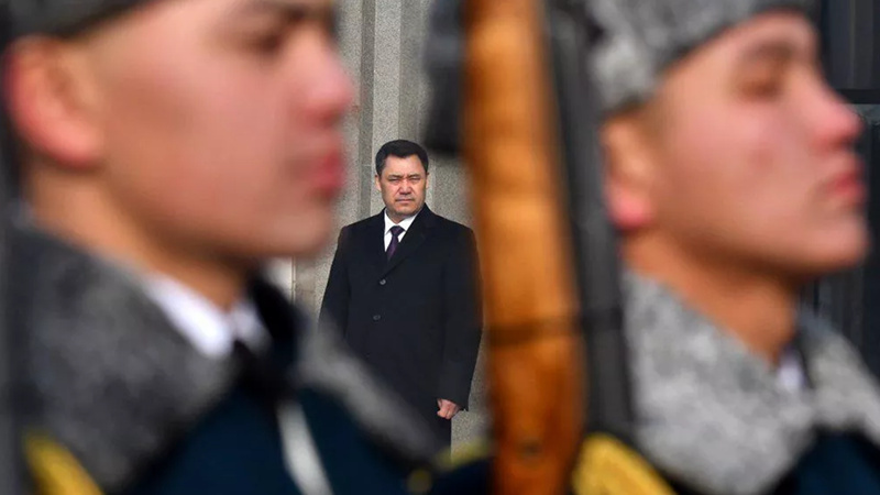 Садыр Жапаров обратился ко всем кыргызстанцам, работающим за рубежом