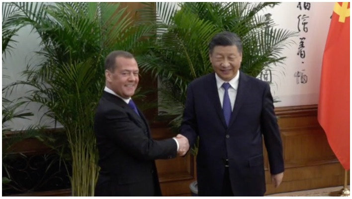 Дмитрий Медведев встретился с Си Цзиньпином в Пекине. Что обсуждали