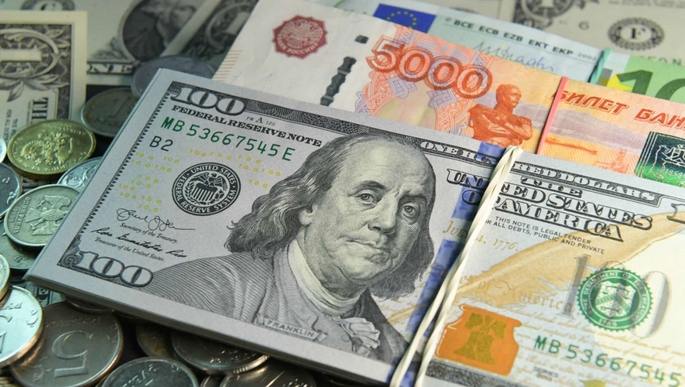 Валюта в коммерческих банках 26 января: рубль дешевеет