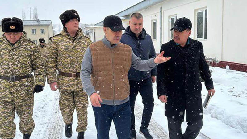 Садыр Жапаров устроил внеплановую проверку Кой-Ташской войсковой части