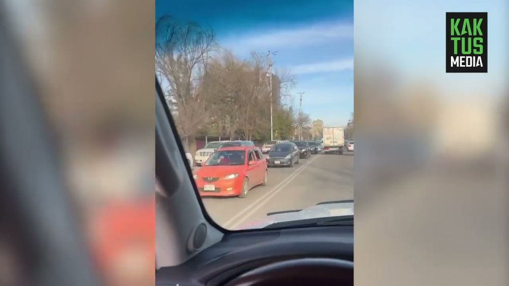 Call-центр: припаркованные лимузины на улице Фрунзе мешают передвижению авто