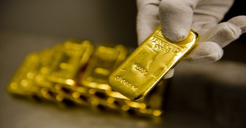 Последние два года Кыргызстан не продает золото. Все уходит в резерв