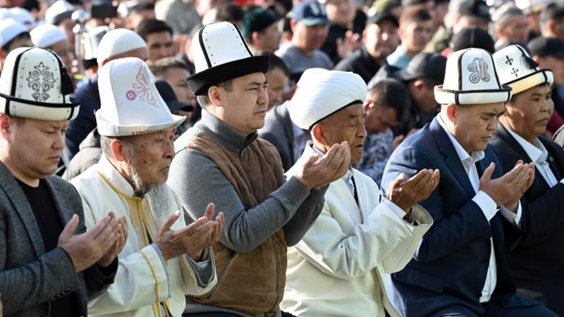 Садыр Жапаров поздравил кыргызстанцев с наступлением священного месяца Рамазан
