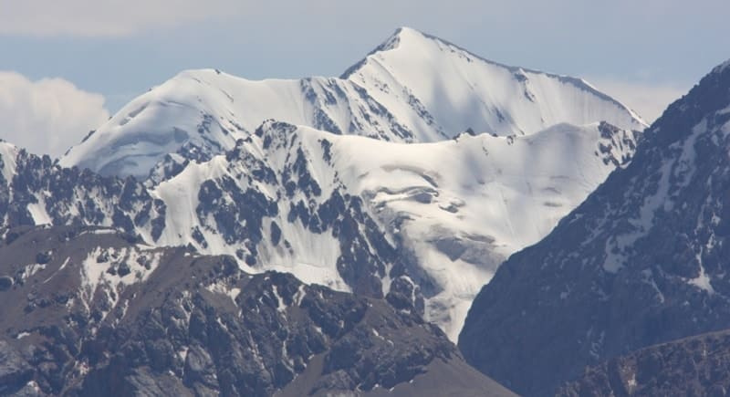 В Кыргызстане две горные вершины назвали в честь основателей ОАЭ и Саудовской Аравии