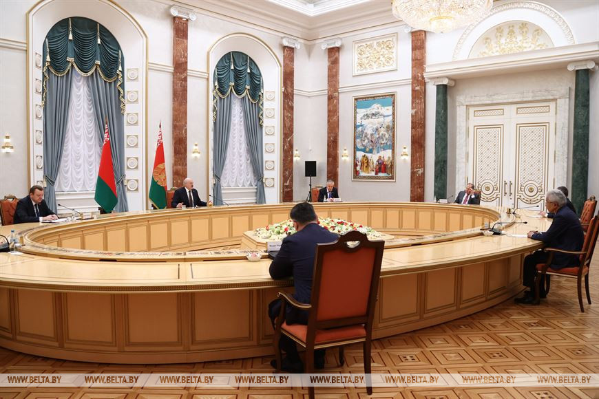 Лукашенко предложил ОДКБ урегулировать приграничный конфликт Кыргызстана и Таджикистана