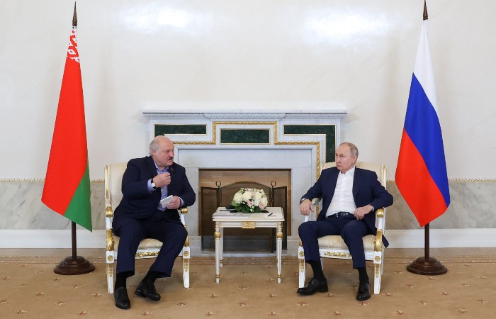 Лукашенко: Нас стали напрягать вагнеровцы, хотят на Запад
