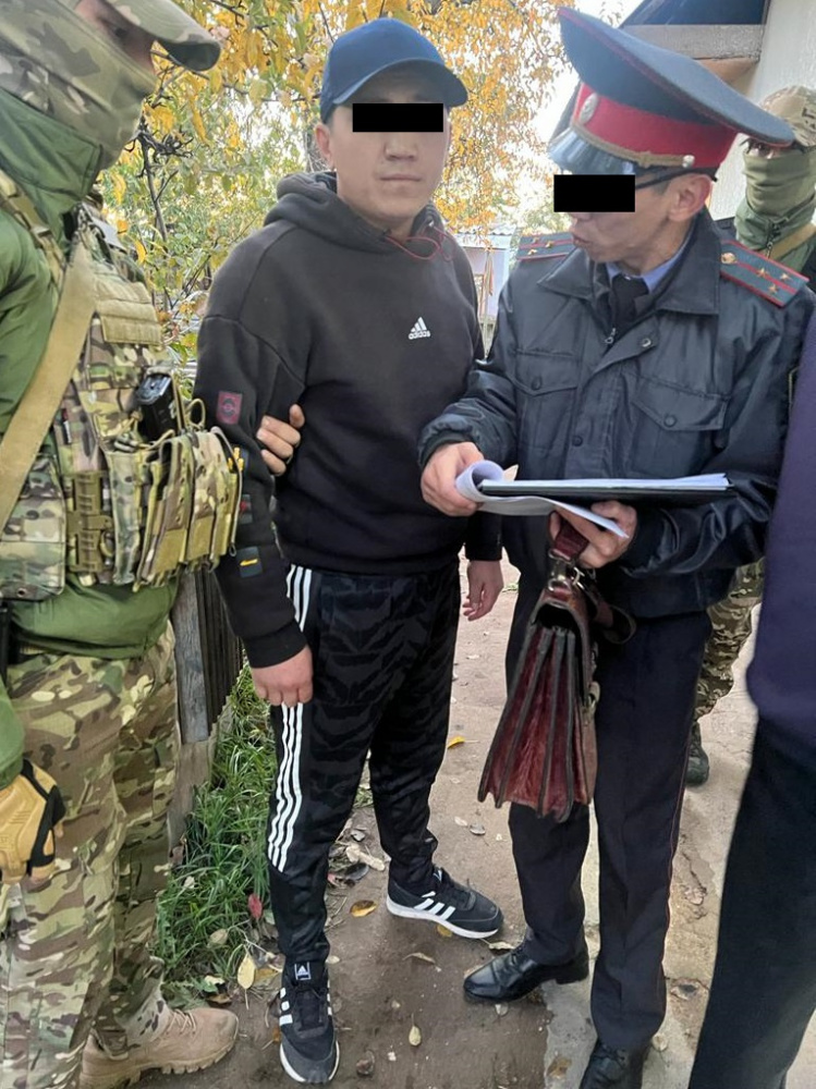 По месту жительства членов ОПГ Камчы Кольбаева проведены обысковые мероприятия. Фото пресс-службы ГКНБ.