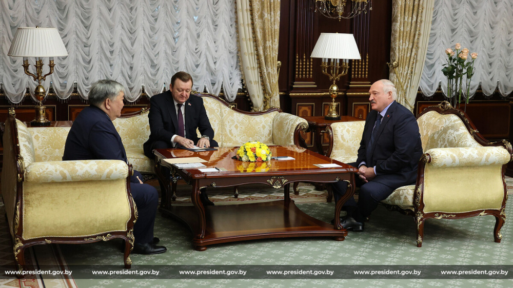 Посол Кыргызстана в Беларуси завершает свою миссию. Лукашенко провел итоговую встречу