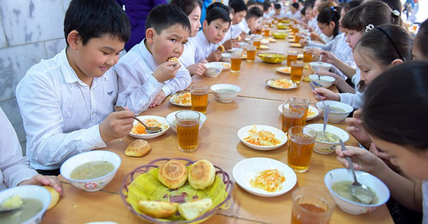 Депутаты хотят отменить питание в школах. Что думают родители? (опрос)