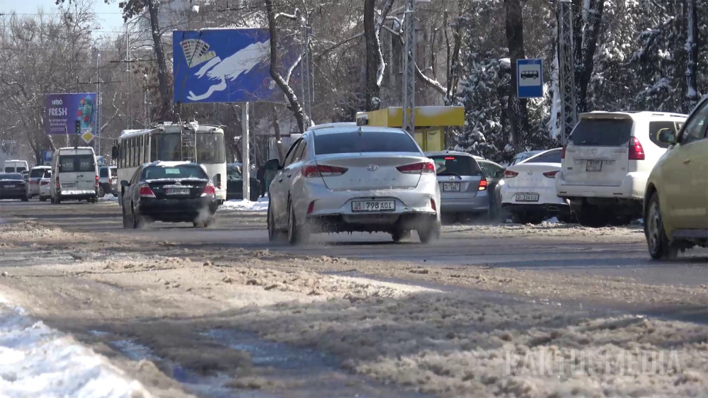 Как снег на голову: в Бишкеке вновь проблемы с уборкой дорог после снегопада