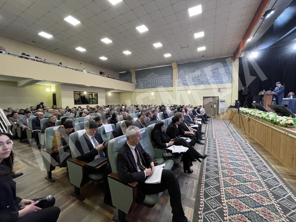 Фото дня: на сессию Бишкекского горкенеша собрались  235 депутатов