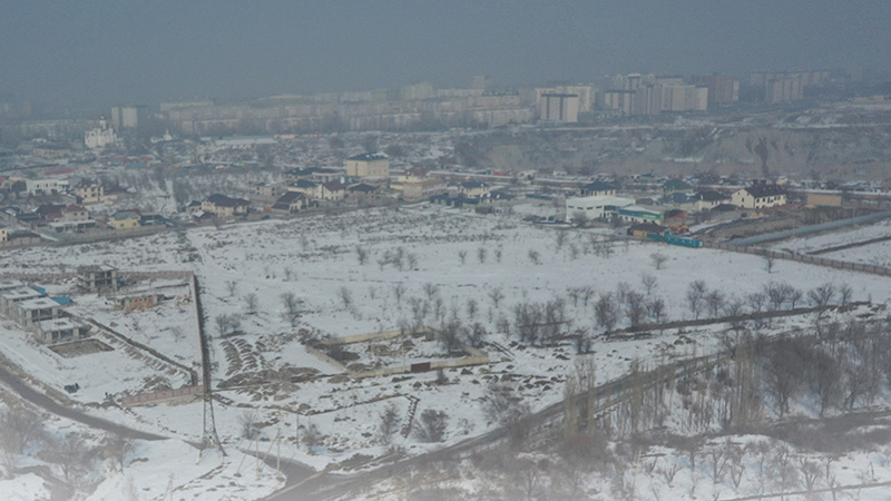 В Бишкеке чиновники незаконно выделили земельный участок частным лицам на 211 млн сомов