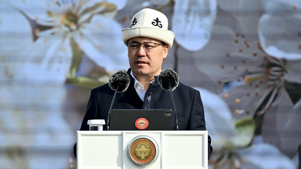 Садыр Жапаров поздравил кыргызстанцев с Ноорузом