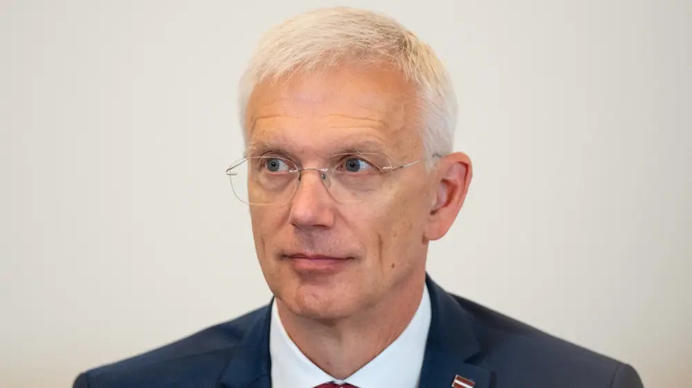 Глава МИД Латвии подал в отставку из-за перелетов частными рейсами