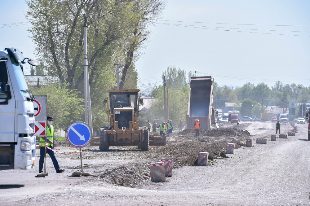Названа протяженность заасфальтированных за три года дорог в Кыргызстане