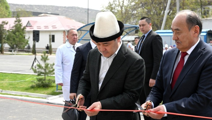 Садыр Жапаров и Алымкадыр Бейшеналиев открыли новое здание облбольницы (фото)