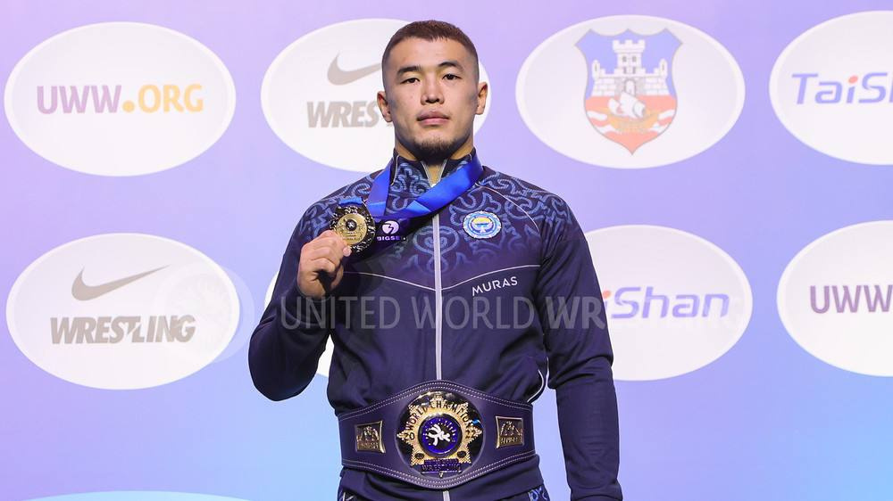 Акжол Махмудов завоевал серебряную медаль на чемпионате Азии