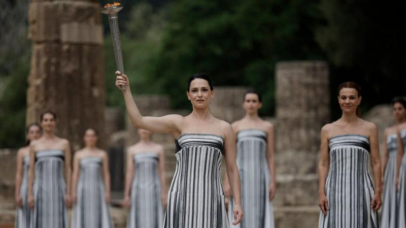 В Греции зажгли олимпийский огонь для Игр в Париже (фото и видео)