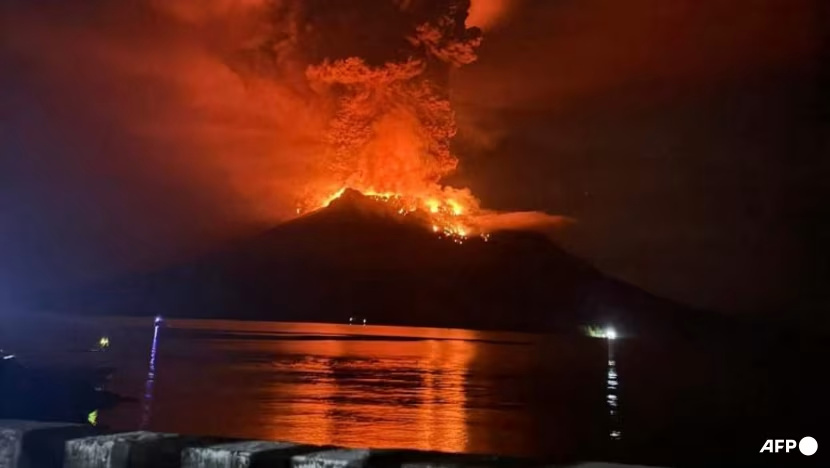 В Индонезии произошло извержение вулкана Руанг