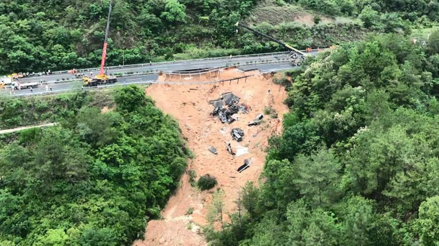 Количество погибших при обрушении моста в Китае выросло до 36