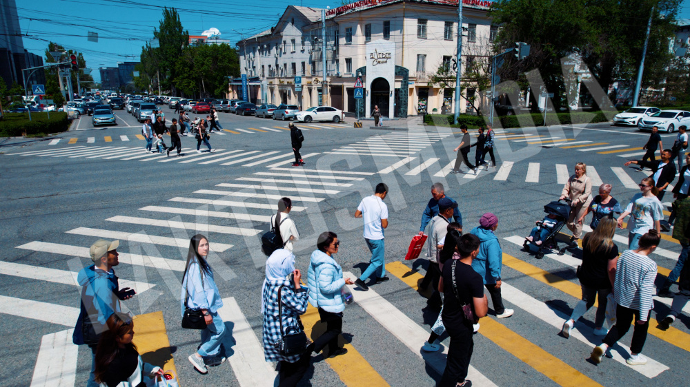 Как на Чуй/Шопокова пешеходы переходят дороги по диагонали (видео)