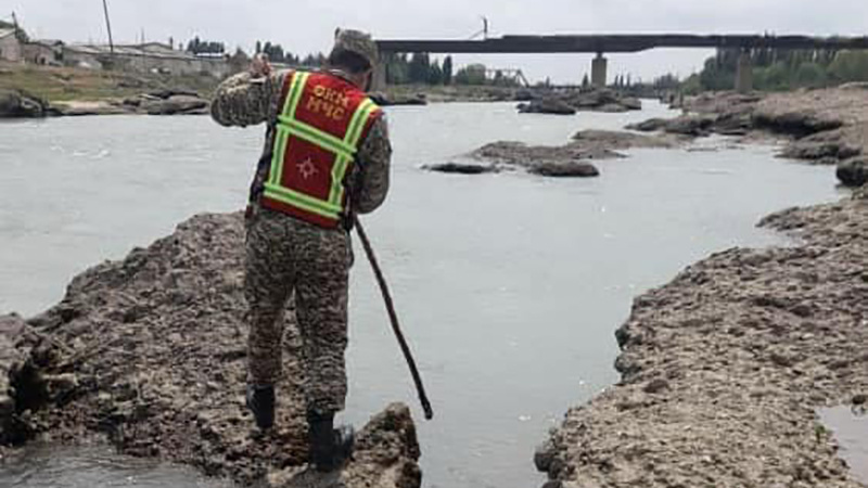 В реке Кызыл-Суу в Оше нашли тело трехлетнего ребенка