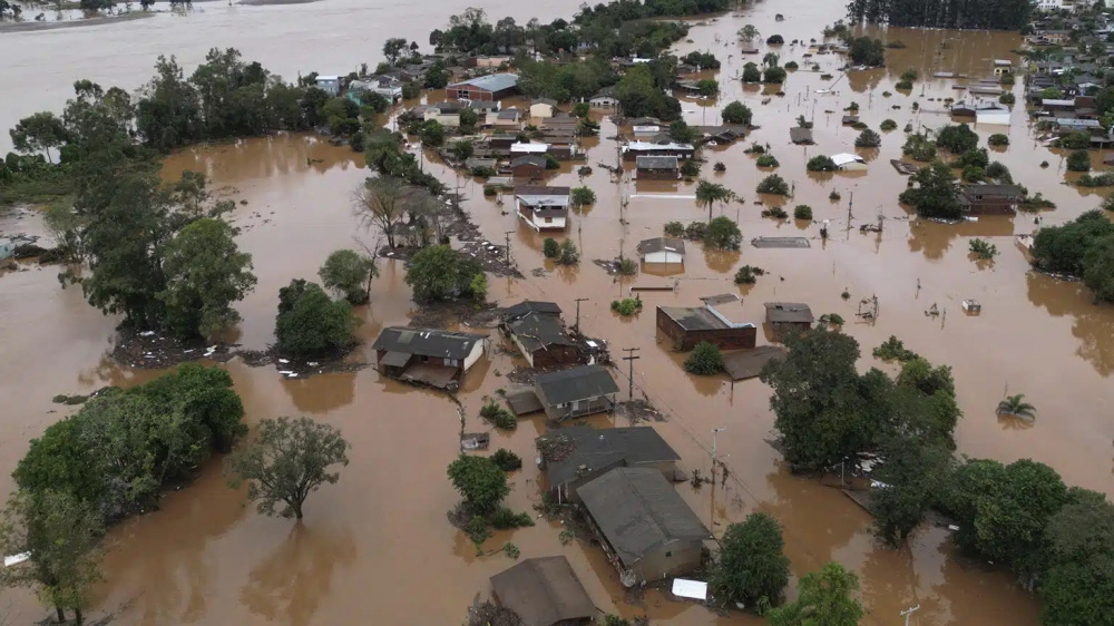 В Бразилии произошло мощнейшее за последние 80 лет наводнение. Погибли 39 человек (видео)