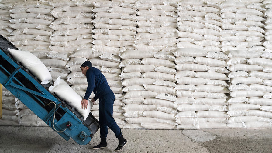 Россия и Казахстан запретили экспорт сахара. Из каких стран его ввозят в Кыргызстан?