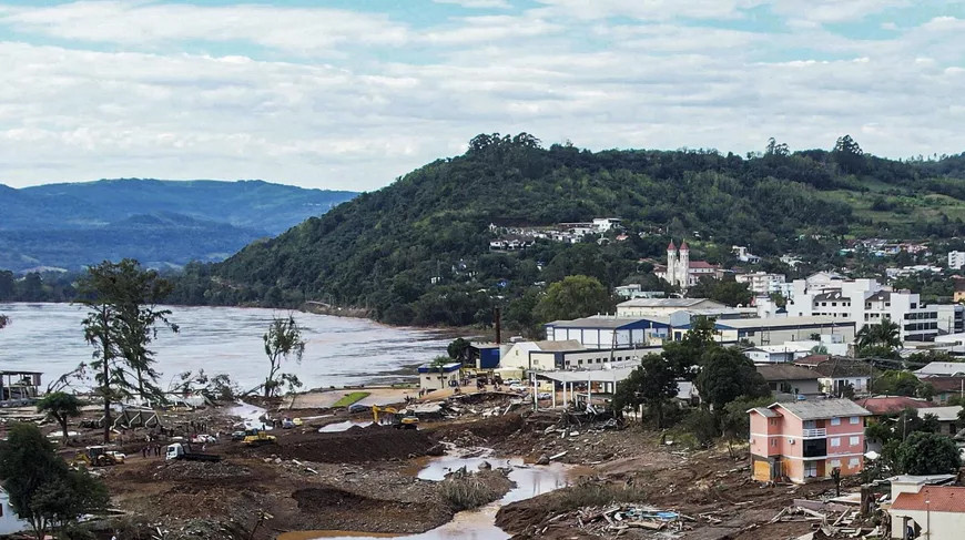Сильнейшее наводнение в Бразилии: число погибших выросло до 95 человек (видео)