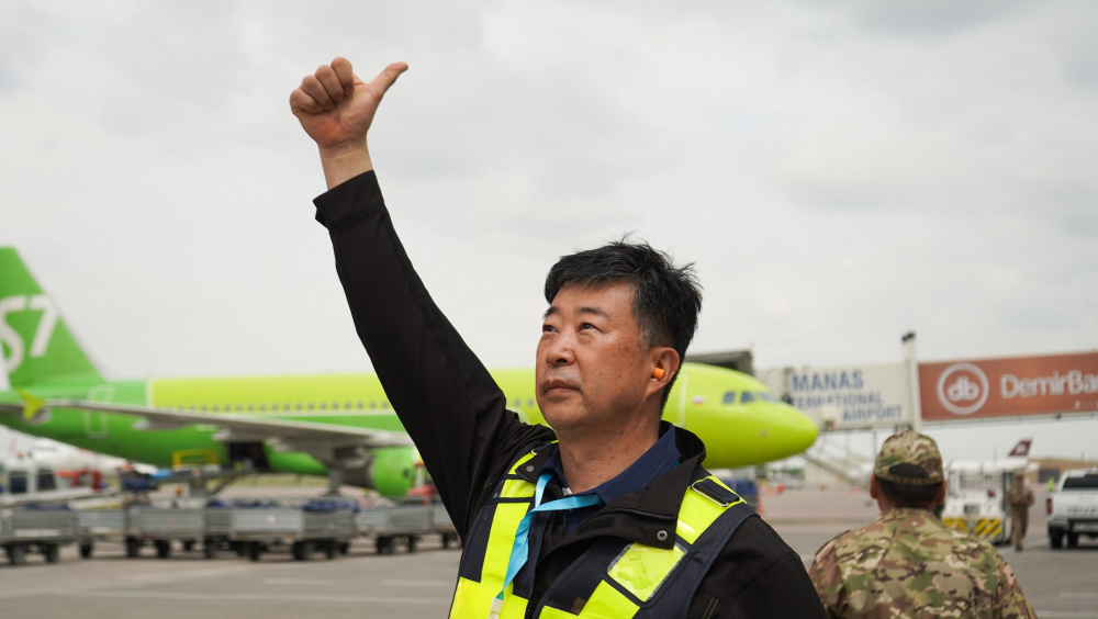 Через Бишкек пустили авиарейс из Азии в Европу. Как его встретили в "Манасе" (фото)