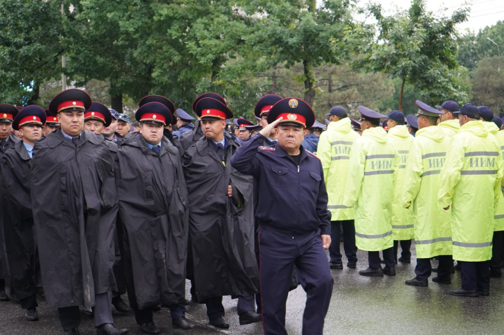 В ГУВД Бишкека заявили, что в городе милиционеры несут службу в усиленном режиме