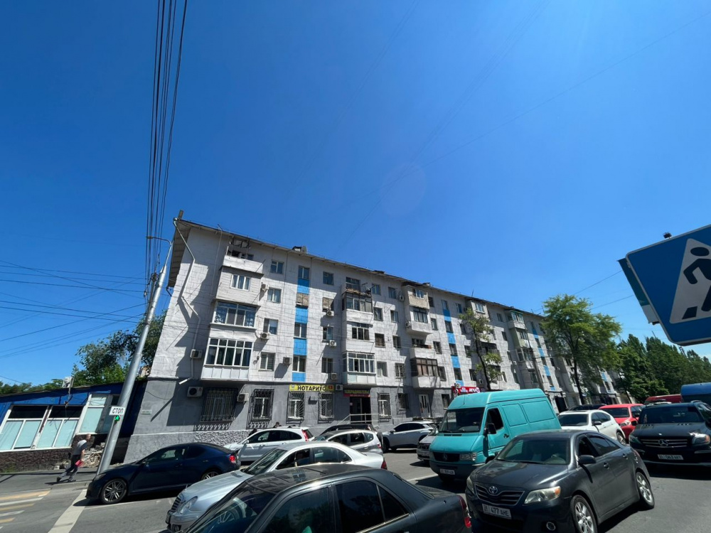 В Бишкеке продолжают обновлять фасады зданий