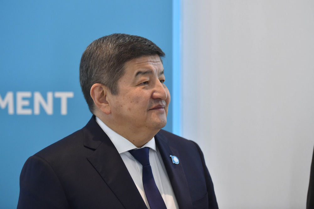 Акылбек Жапаров призвал объединить банкоматы в Кыргызстане в одну сеть
