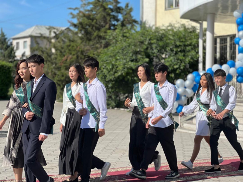 В Бишкеке 11-й класс оканчивают 8 775 учеников