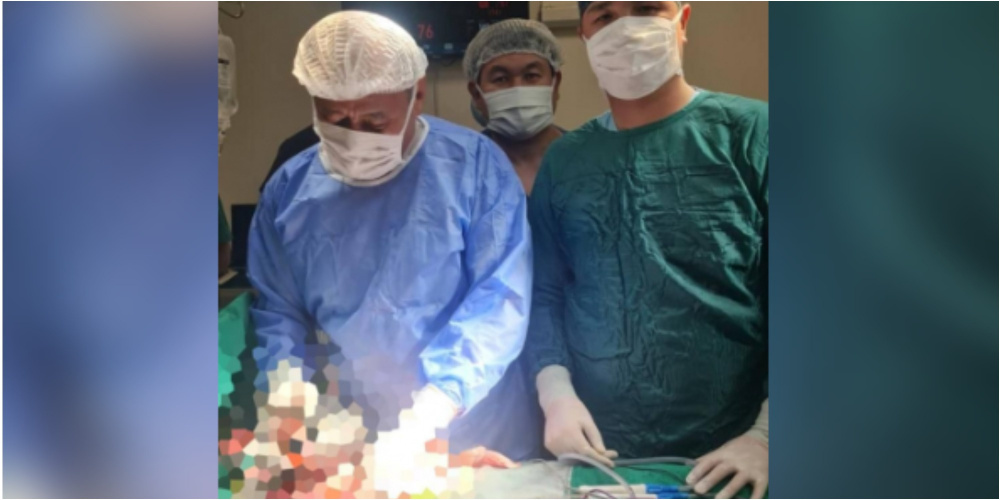 Хирурги во главе с министром здравоохранения провели вторую пересадку печени