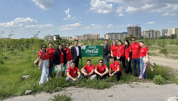 Coca-Cola продолжает озеленять Бишкек