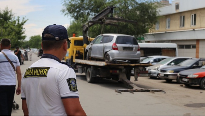 Внимание! В Бишкеке проходят рейды по эвакуации брошенных в городе автомобилей (фото)