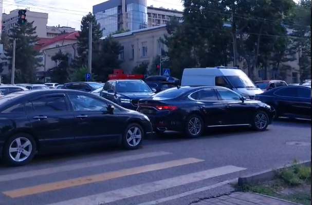 На ул. Московской водители попали в ловушку (видео)