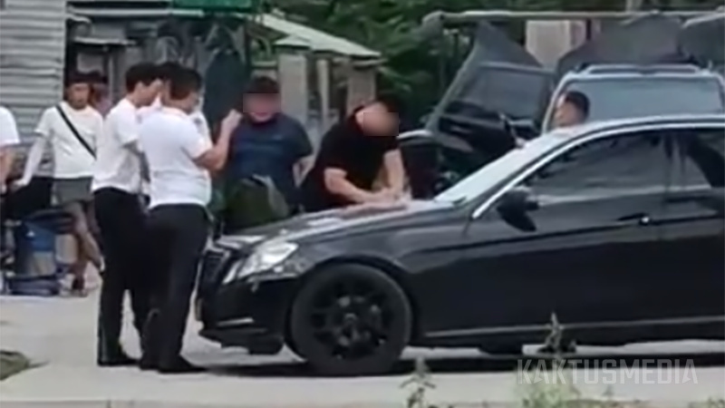 В Бишкеке задержали сотрудника налоговой службы (видео)