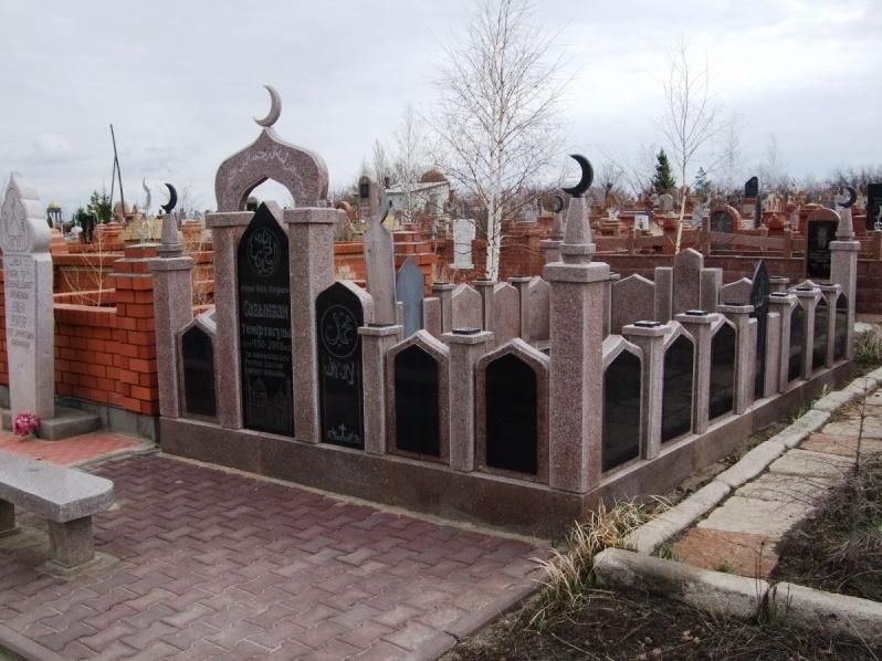 Садыр Жапаров призвал кыргызстанцев отказаться от установки памятников на могилах