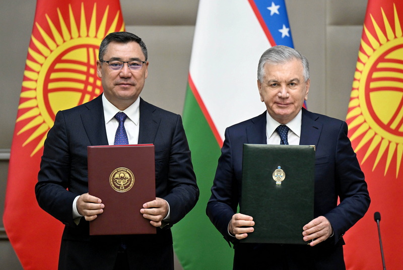 Кыргызстан и Узбекистан подписали 12 документов во время визита Садыра Жапарова (список)