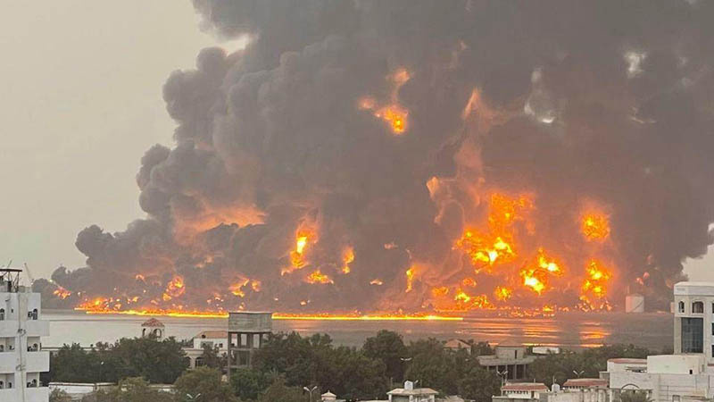 Израиль совместно с США нанес удар по складам топлива в йеменском портовом городе