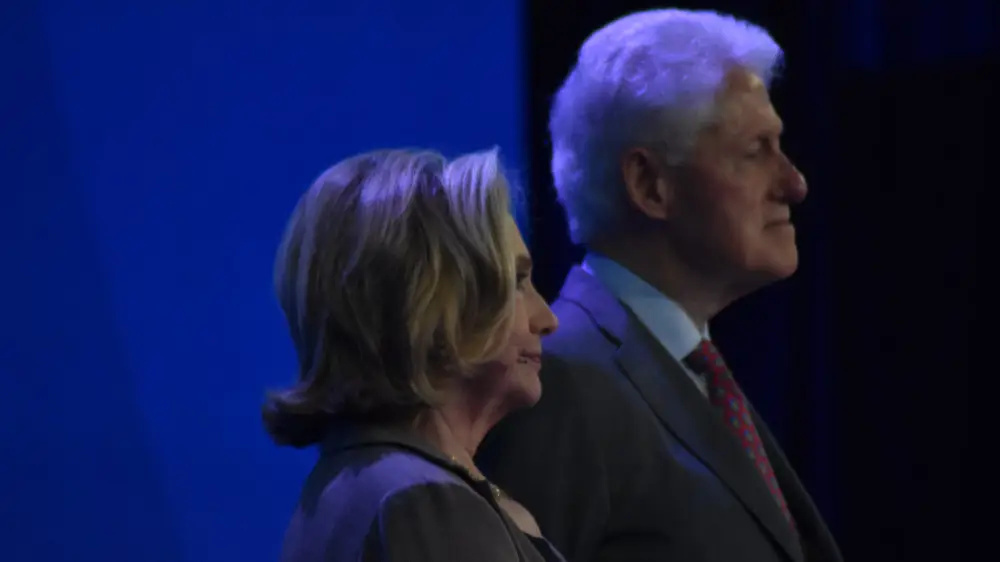 Супруги Клинтон высказались по поводу решения Байдена