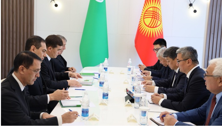 Туркменистану предложили построить в Чолпон-Ате курорт и дать льготы грузоперевозчикам КР